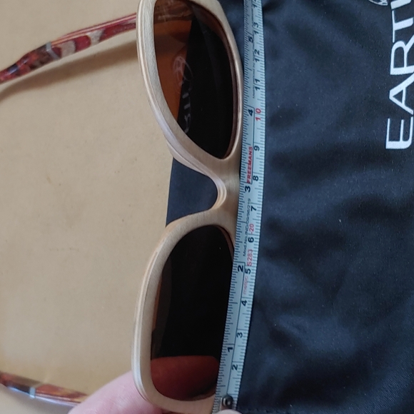 Earth Wood Sunglasses - Picture 5 of 6